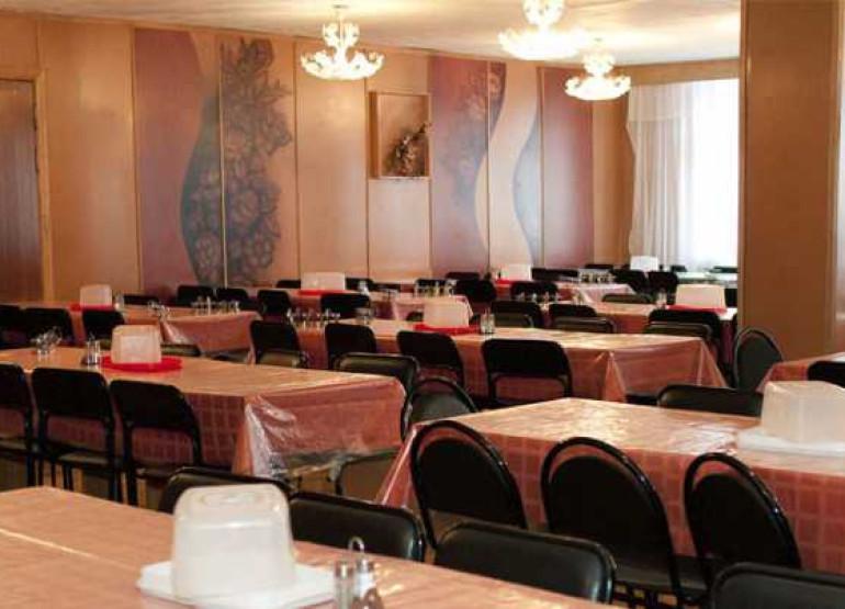 Пансионат Салют: Вид столовой или кафе